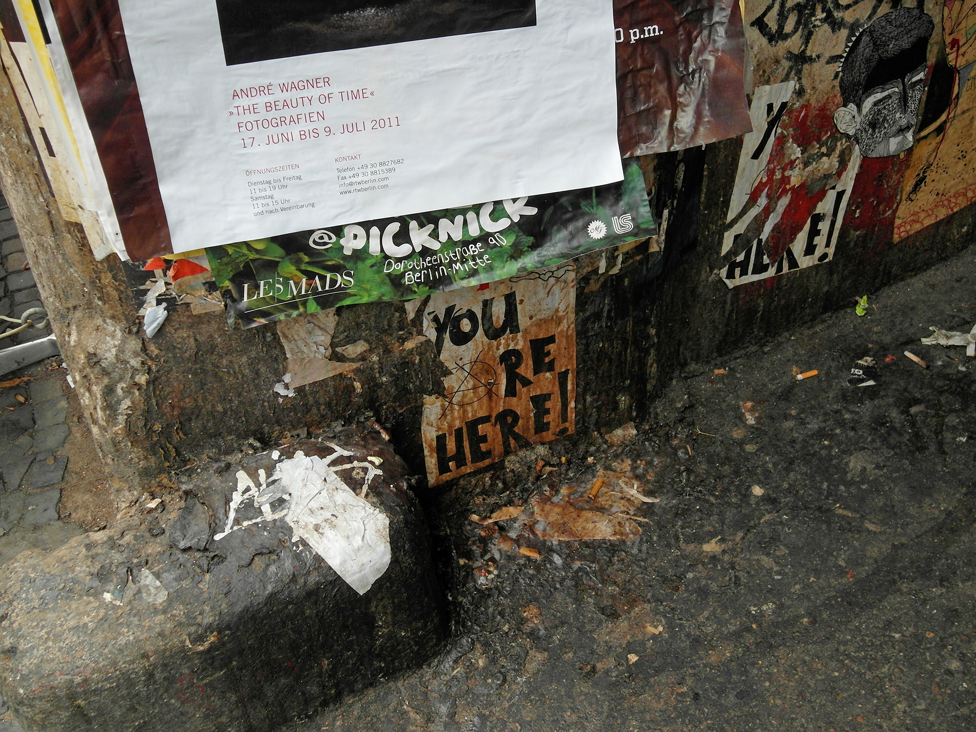 Christoph Radke, Berlin, Hackescher Markt, schmutzige Ecke unter der S-Bahn, 2011